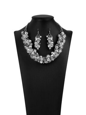 NWT The Haydee Paparazzi Zi Necklace